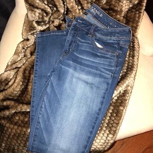 American eagle super stretch jegging.